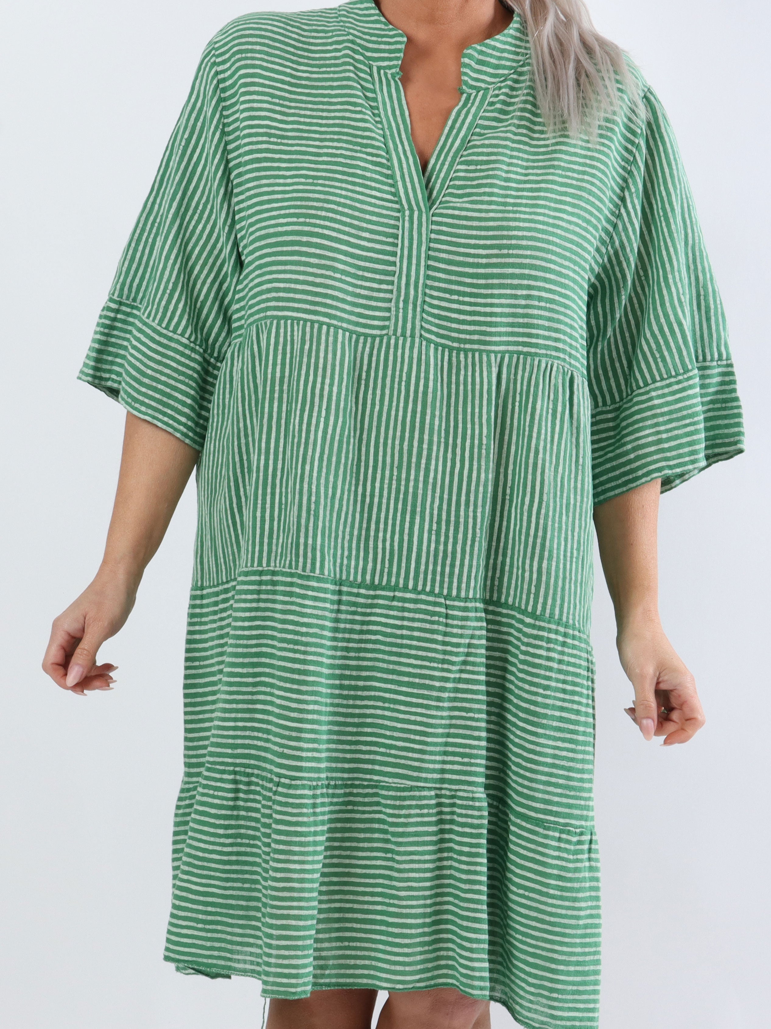 Pola - Söt randig plus size-klänning i lagerform - Black